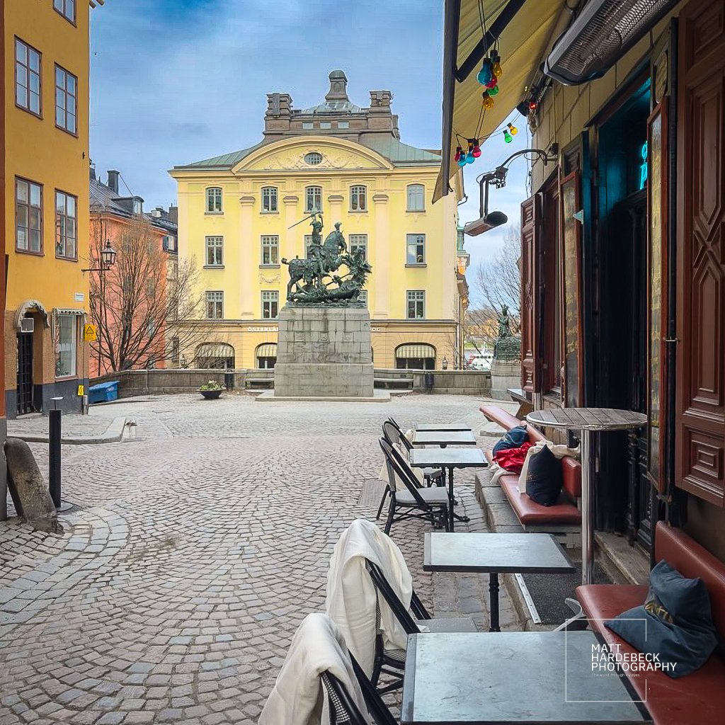 Statue viewed from a cozy café terrace
