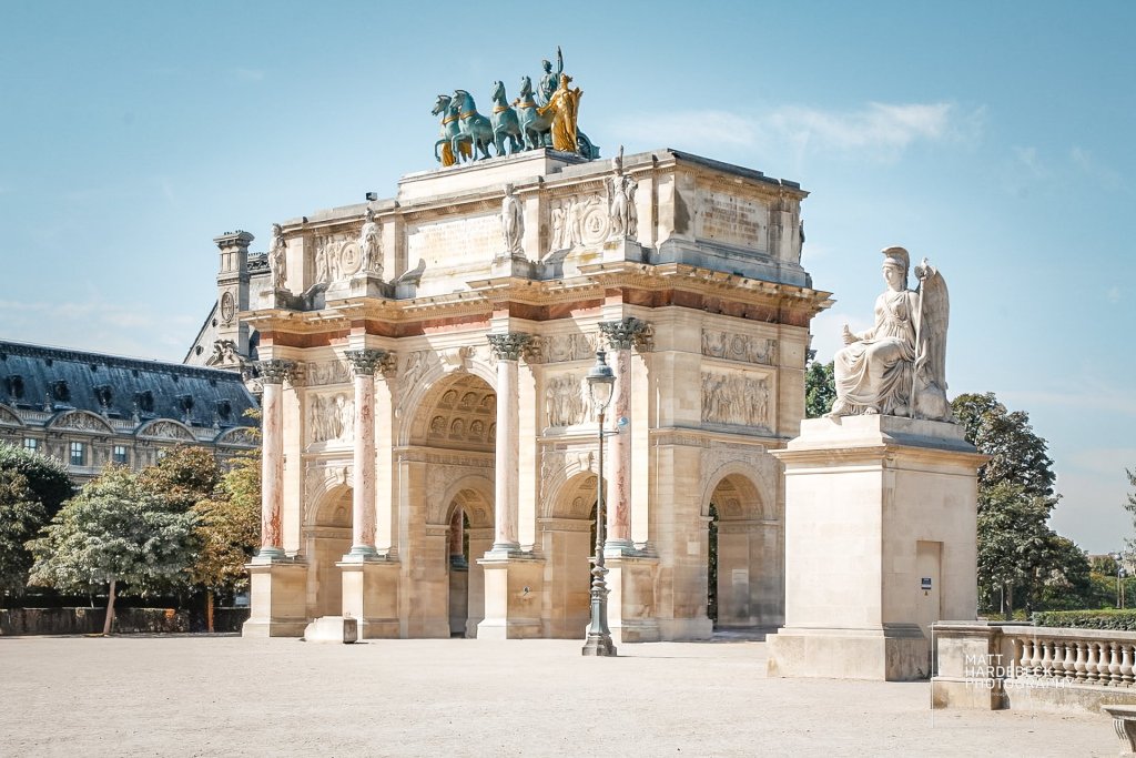 Arc de Triomphe du Carrousel in bright sunlight with quadriga sculpture on top